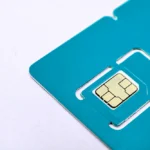 eSIM, chip local ou roaming: qual opção compensa mais para brasileiros em viagem