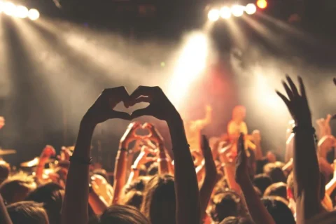 Viagem para shows, feiras e festivais: o que muda no planejamento?