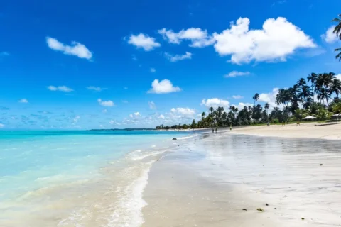 Praias tranquilas no Brasil para quem quer descanso e não agito