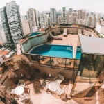 Como escolher o bairro certo para se hospedar em uma cidade desconhecida?