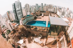 Como escolher o bairro certo para se hospedar em uma cidade desconhecida?