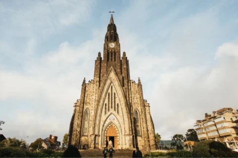 Cidades turísticas fora da alta temporada: 10 destinos que ficam ainda melhores
